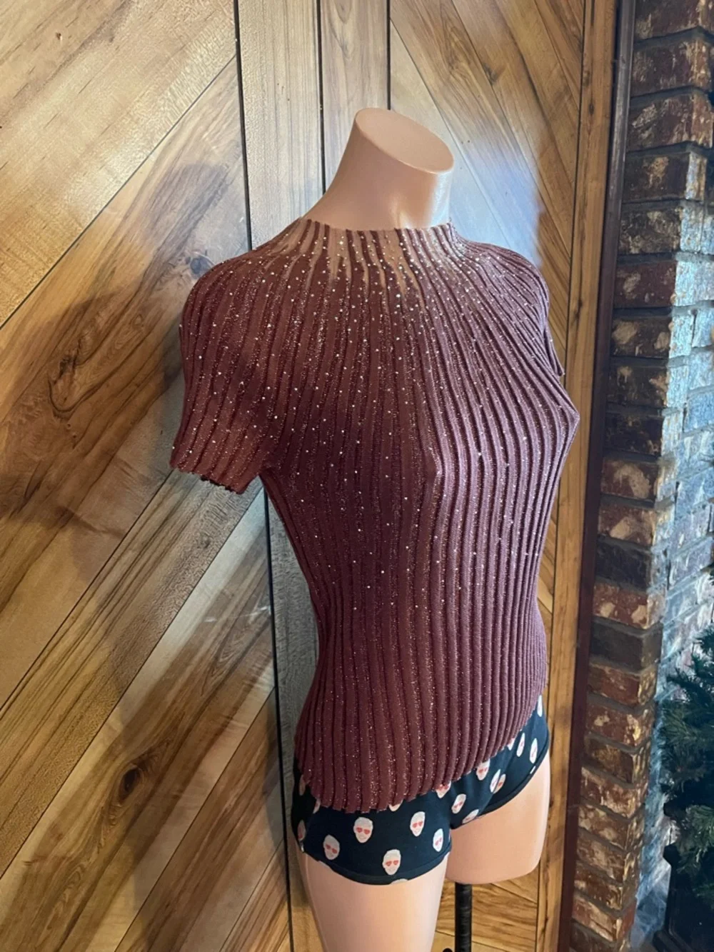 Anewsta Women’s Small Burgundy Ribbed Rhinestone Short Sleeve Knit Blouse